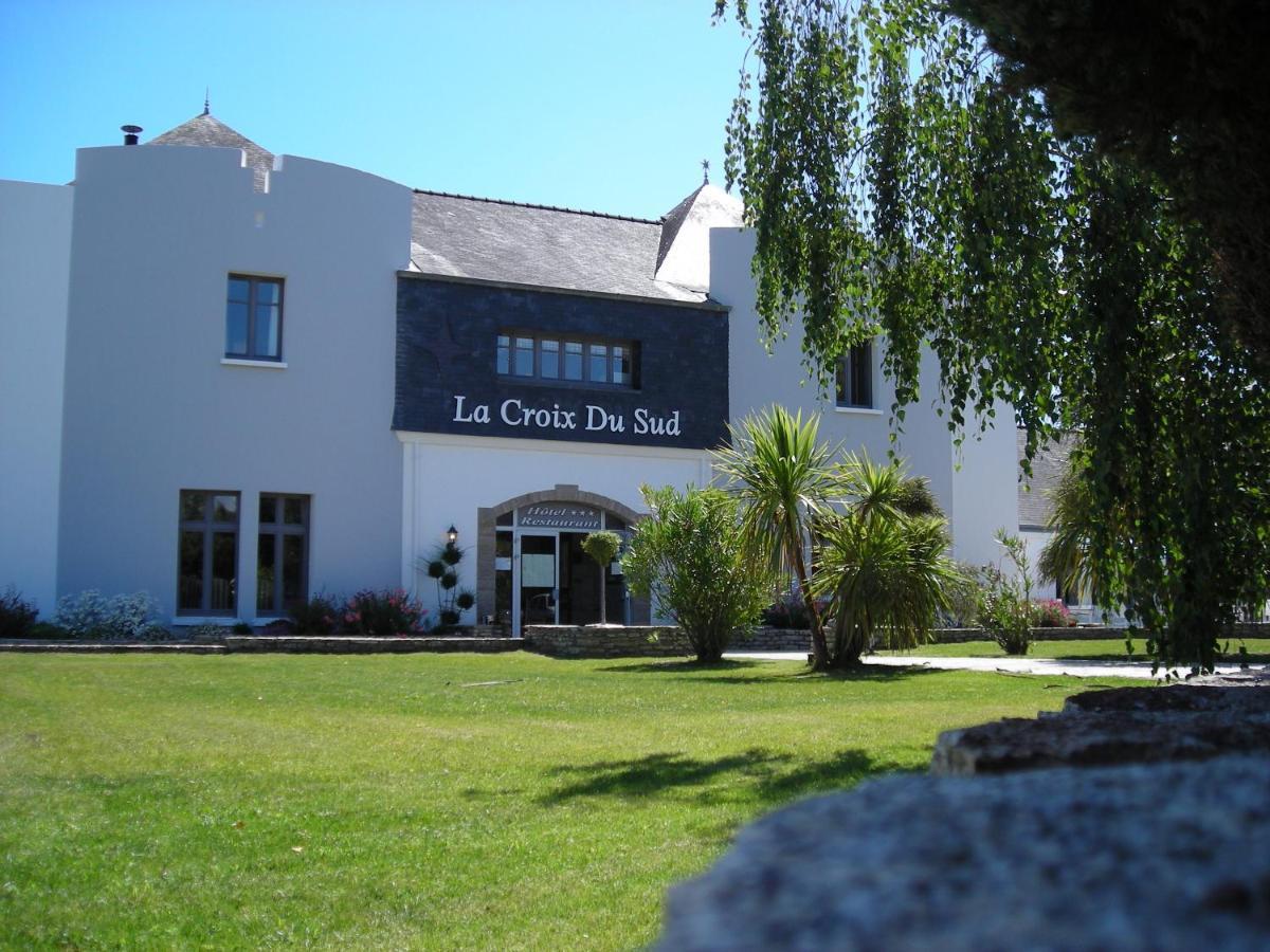 Logis Hotel La Croix Du Sud Le Tour-du-Parc Ngoại thất bức ảnh