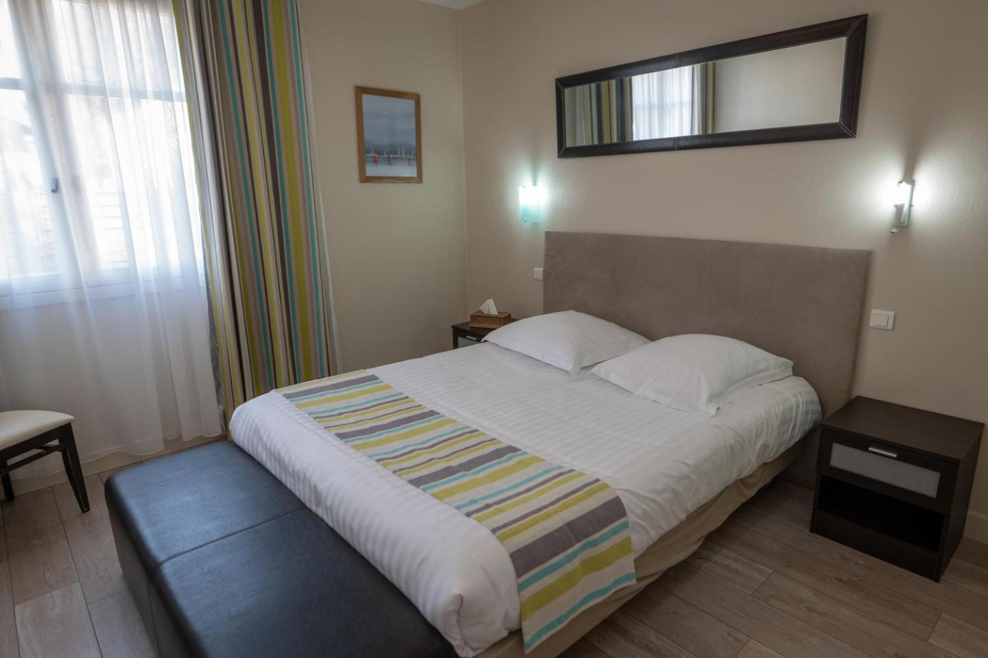 Logis Hotel La Croix Du Sud Le Tour-du-Parc Ngoại thất bức ảnh